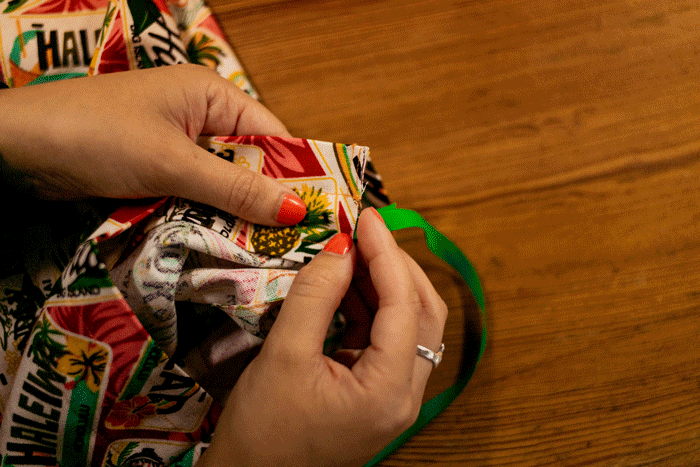 How to make a drawstring laundry bag (free pattern & tutorial) 30 PFHPostcardsfromHawaiiSewingMakeCraftDrawstringLaundryBag 2