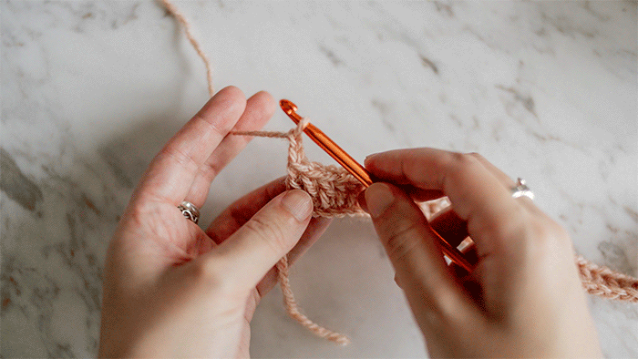 How to crochet a chunky beanie hat (free pattern) 12 PostcardsfromHawaiiHowtocrochetachunkybeaniehatfreepatterntravelblogstepbystepguideDIYcrochettutorialdoublecrochetstitch 2