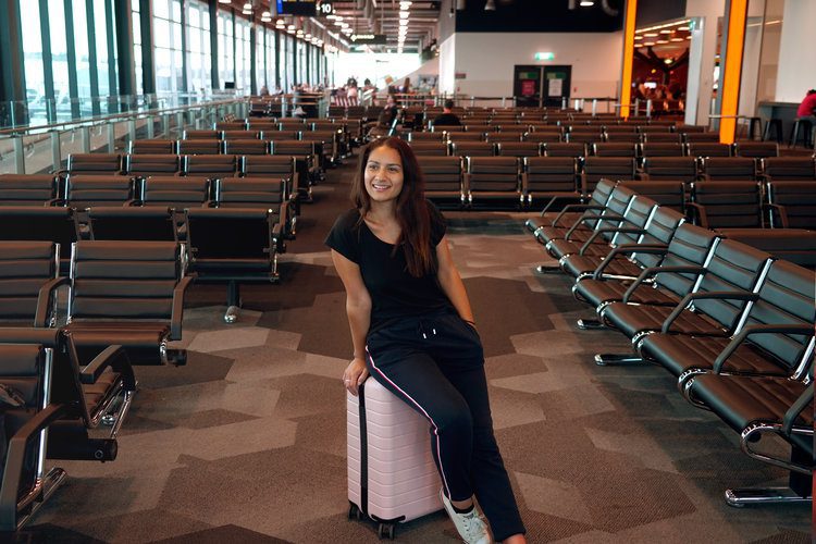 My most comfortable and practical travel outfit 2 Postcards from Hawaii Travel Lifestyle Blog Gabriella Wisdom What to wear to travel, comfortable travel outfit, what to wear to fly, what to wear at airport, airport outfit