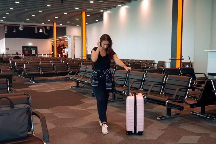 My most comfortable and practical travel outfit 4 Postcards from Hawaii Travel Lifestyle Blog Gabriella Wisdom What to wear to travel, comfortable travel outfit, what to wear to fly, what to wear at airport, airport outfit