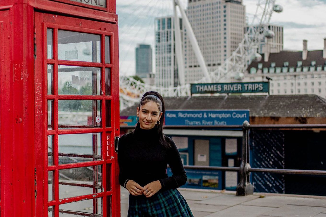 Postcards From Hawaii Travel Lifestyle Blog Gabriella Wisdom Travel Lifestyle Blog London Red Phone Box London Eye Best places to get photos with red phone box London red phone booth