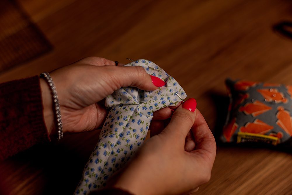 Sewing tutorial for how to make hair scrunchies 10 DSC02268 1