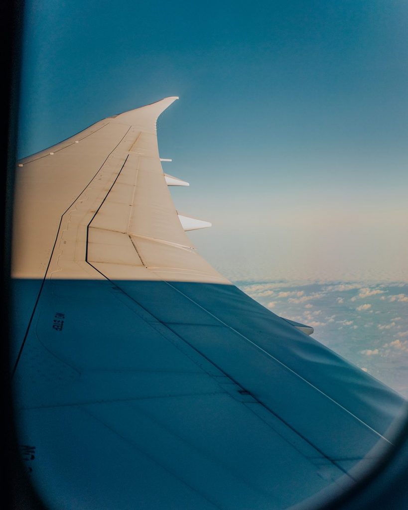 10 sustainable packing tips for a low-waste move abroad 3 Postcards from Hawaii travel and lifestyle blog. 10 sustainable packing tips for a low-waste move abroad. Checklist for moving overseas. Aeroplane window.
