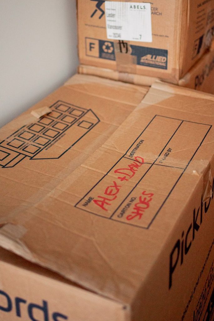 10 sustainable packing tips for a low-waste move abroad 1 Postcards from Hawaii travel and lifestyle blog. 10 sustainable packing tips for a low-waste move abroad. Checklist for moving overseas.