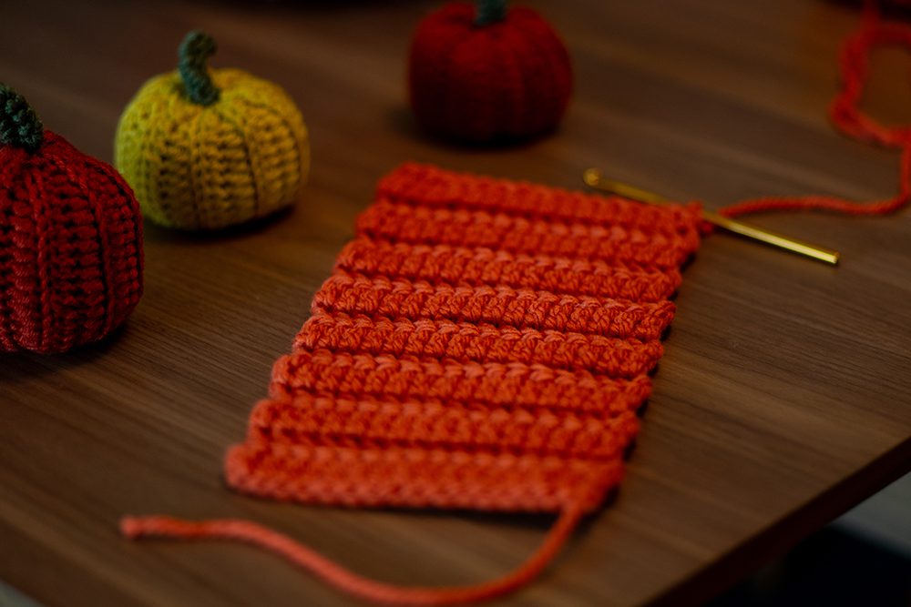How to make crochet pumpkins - free crochet pattern and tutorial 15 DSC04853