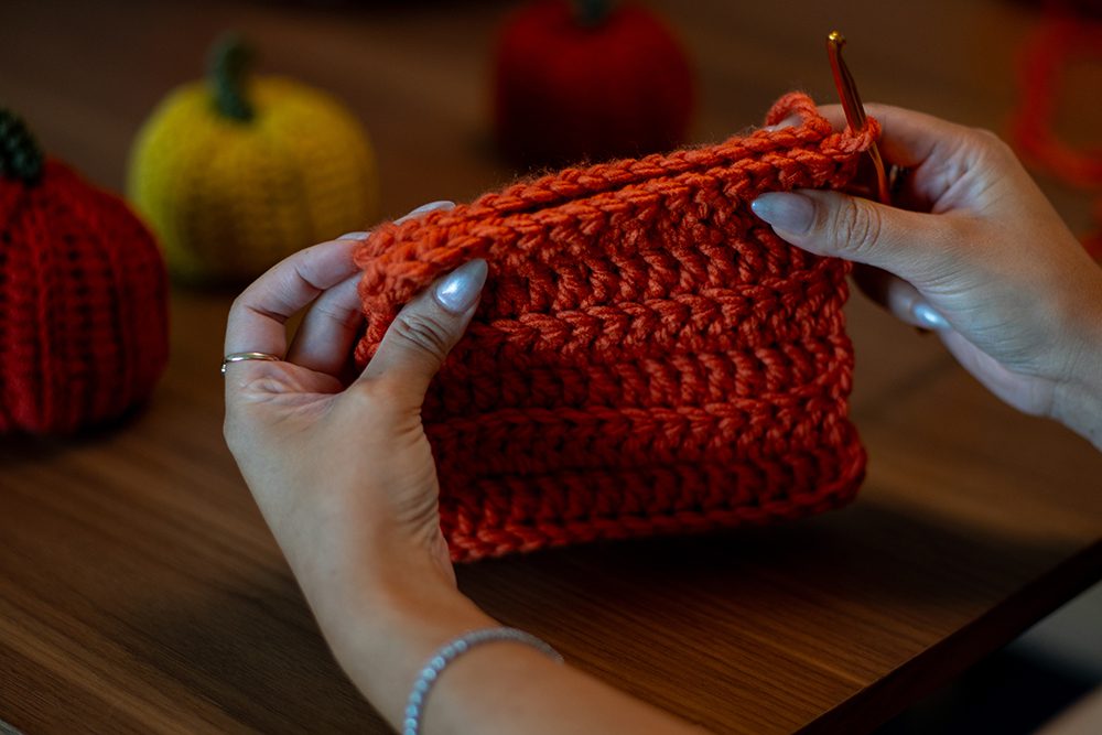 How to make crochet pumpkins - free crochet pattern and tutorial 16 DSC04854