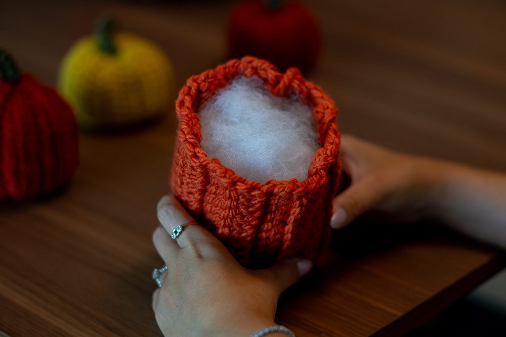 How to make crochet pumpkins - free crochet pattern and tutorial 21 DSC04866