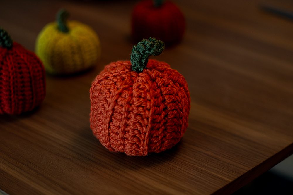 How to make crochet pumpkins - free crochet pattern and tutorial 3 DSC04877