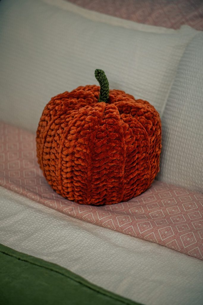 How to make crochet pumpkins - free crochet pattern and tutorial 6 DSC05900