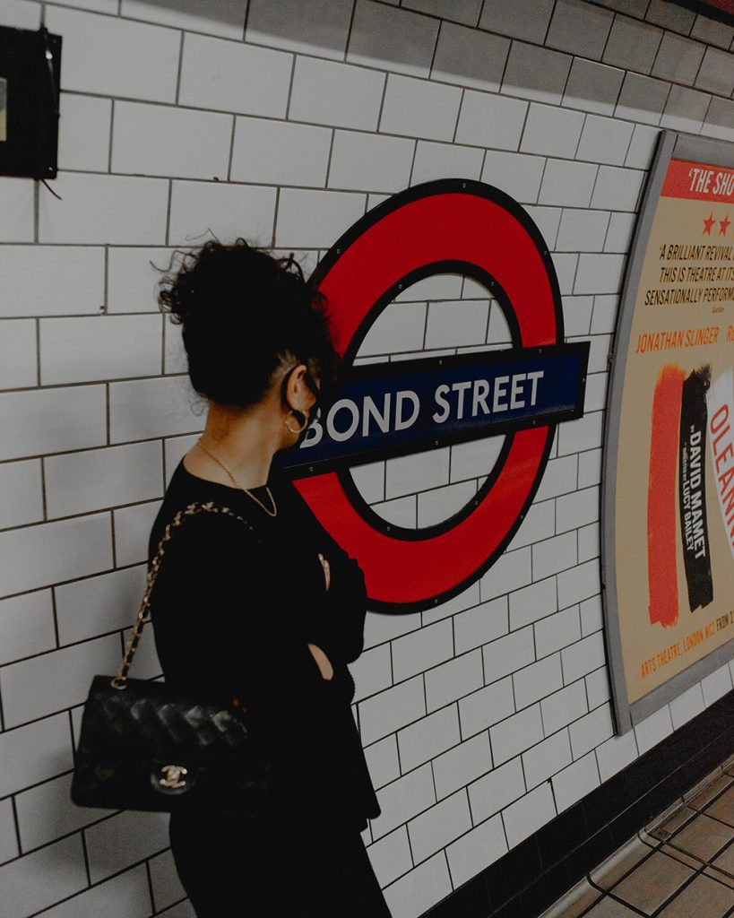 How to use the London Underground - Everything to know about taking the Tube 7 Postcards from Hawaii Travel Blog How to use the London Underground local’s guide to taking the Tube