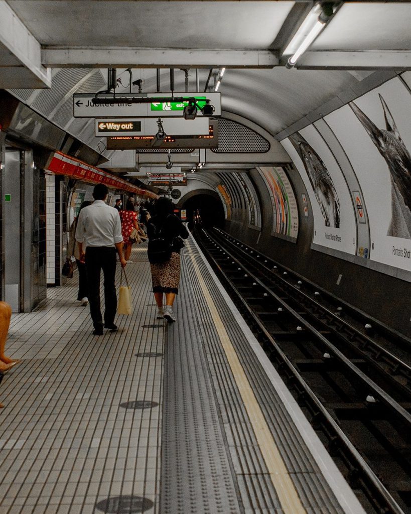 How to use the London Underground - Everything to know about taking the Tube 1 Postcards from Hawaii Travel Blog How to use the London Underground local’s guide to taking the Tube