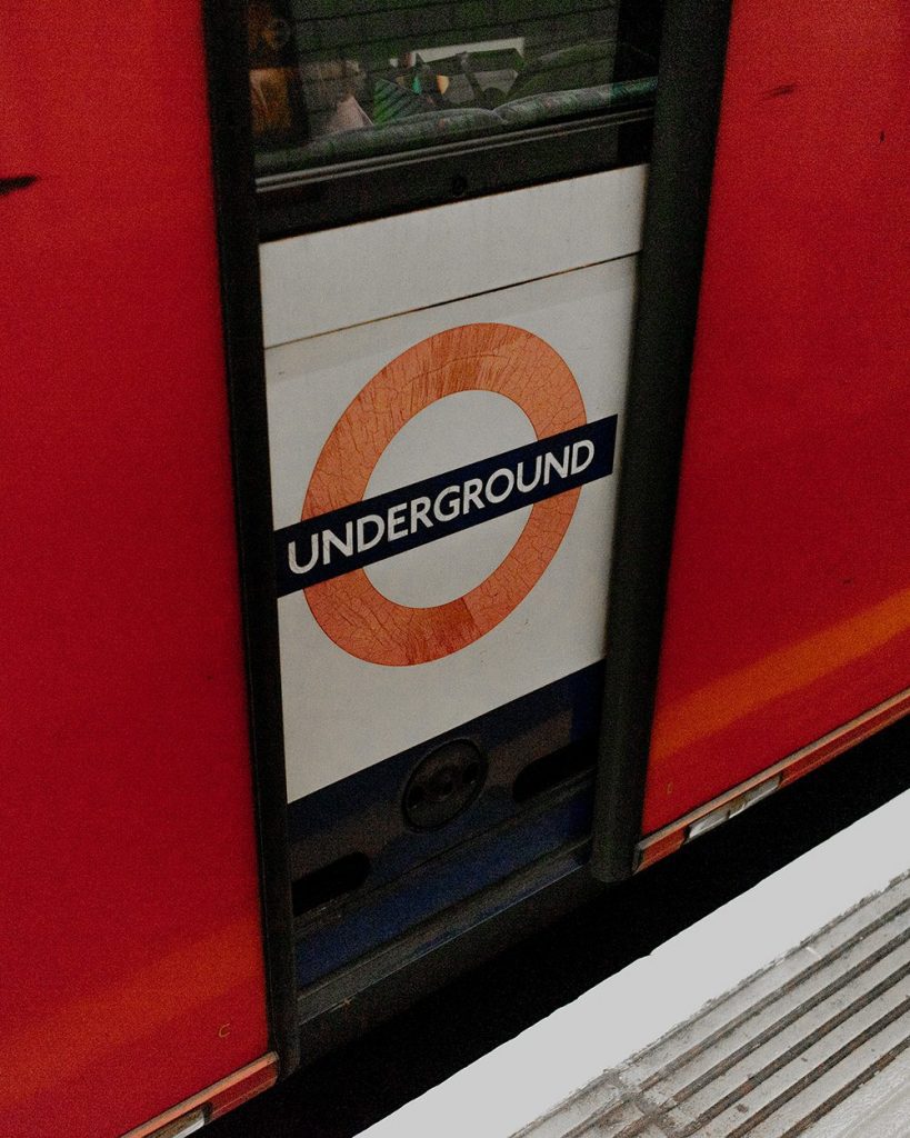 How to use the London Underground - Everything to know about taking the Tube 10 Postcards from Hawaii Travel Blog How to use the London Underground local’s guide to taking the Tube