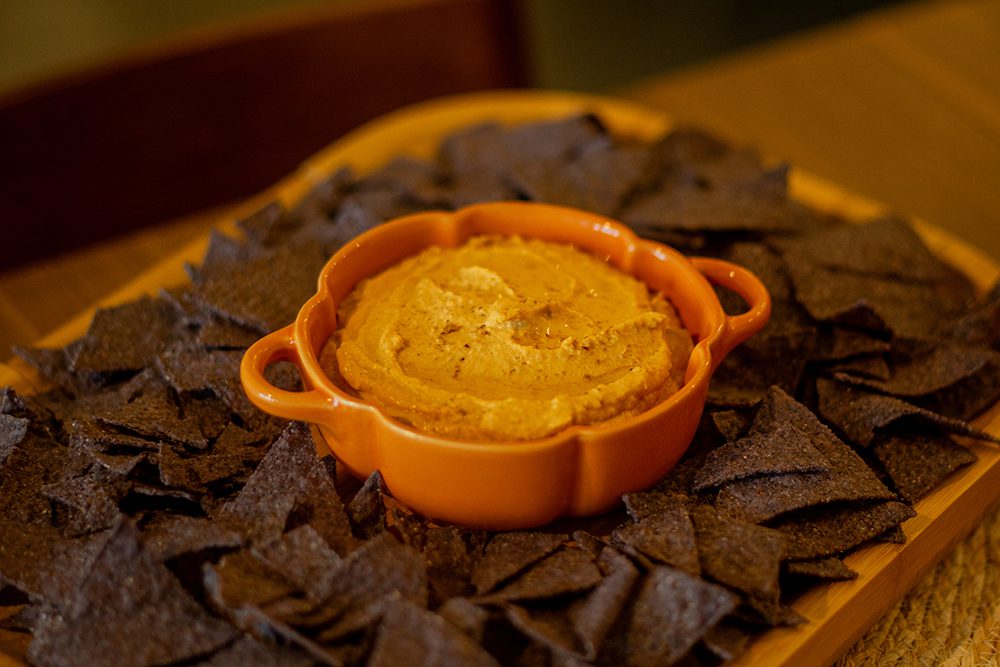 Pumpkin spice hummus recipe for Thanksgiving or Halloween (vegan, gluten free) 4 DSC09834
