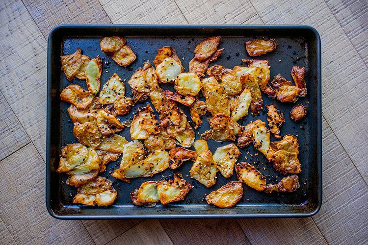 Homemade & low-waste travel snacks 3 Postcards From Hawaii Travel Lifestyle Blog HOMEMADE & LOW-WASTE TRAVEL SNACKS Vegan Airplane Snacks Potato Peel Crisps Chips
