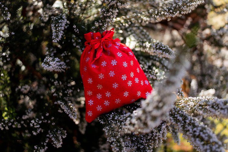 Handmade Christmas gift guide 2021 8 Postcards From Hawaii Travel Lifestyle Blog HANDMADE CHRISTMAS GIFT GUIDE 2021 homemade christmas gift ideas handmade Christmas gifts Hawaii christmas gift guide how to sew drawstring bag