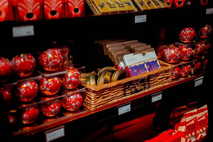12 things to do in London during the holidays 18 PFHPostcardsfromHawaiiLondonChristmasHolidaysFortnumandMason