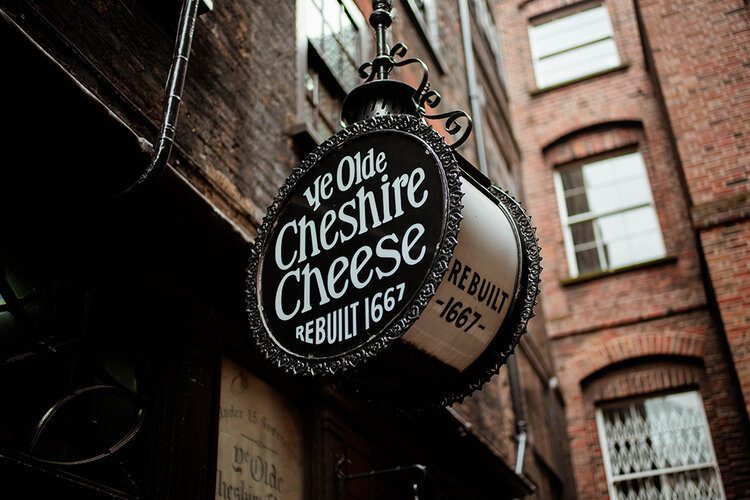 12 things to do in London during the holidays 24 PFHPostcardsfromHawaiiLondonChristmasHolidaysPubYeOldeCheshireCheese