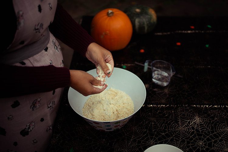 Thanksgiving pumpkin pie recipe 5 PFHPostcardsfromHawaiiPumpkinPieRecipeFoodandDrinkThanksgivingBakingHalloweenUSAAmerica 3