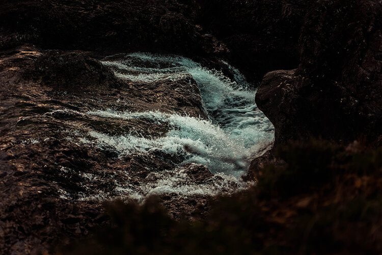 9 points of interest on a road trip in Scotland 15 PFHPostcardsfromHawaiiScotlandIsleofSkyeFairyPools