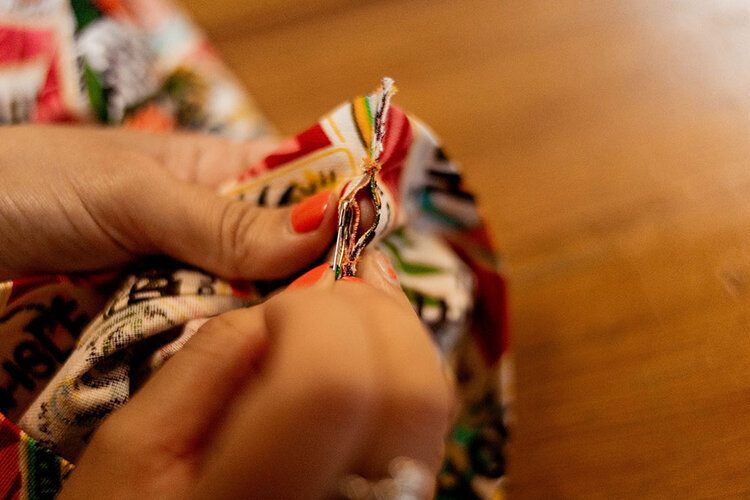 How to make a drawstring laundry bag (free pattern & tutorial) 29 PFHPostcardsfromHawaiiSewingMakeCraftDrawstringLaundryBag 12