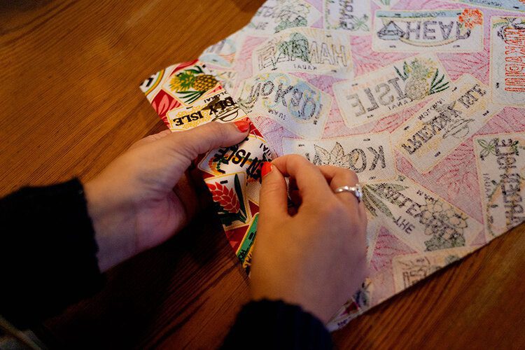 How to make a drawstring laundry bag (free pattern & tutorial) 11 PFHPostcardsfromHawaiiSewingMakeCraftDrawstringLaundryBag 6
