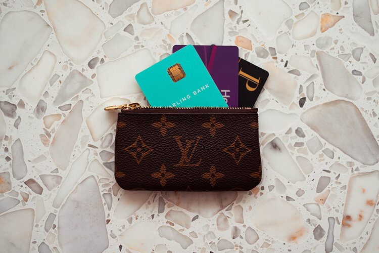 What’s in my travel bag (updated) 2 PFHPostcardsfromHawaiiTravelbagPurseTravelMoney