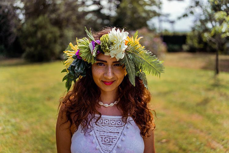 How to make a haku lei *lei po'o* (flower crown) 28 Postcards from Hawaii Travel & Lifestyle blog How to make a haku lei lei polo Hawaiian flower crown, DIY flower crown tutorial, how to make a flower crown, how to make a head lei po’o