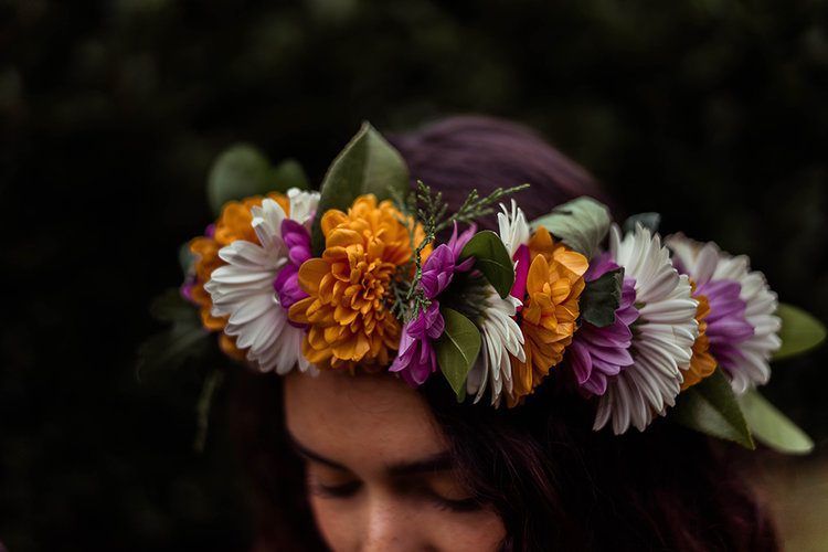 How to make a haku lei *lei po'o* (flower crown) 10 Postcards from Hawaii Travel & Lifestyle blog How to make a haku lei lei polo Hawaiian flower crown, DIY flower crown tutorial, how to make a flower crown, how to make a head lei po’o