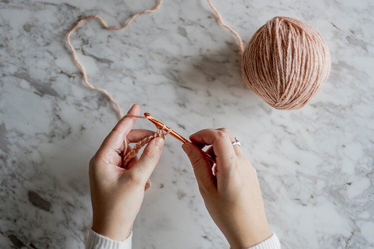 How to crochet a chunky beanie hat (free pattern) 9 PostcardsfromHawaiiHowtocrochetachunkybeaniehatfreepatterntravelblogstepbystepguideDIYcrochettutorialdoublecrochetstitch 1 1
