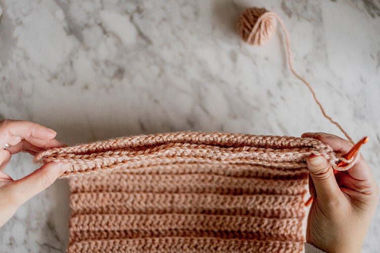 How to crochet a chunky beanie hat (free pattern) 17 PostcardsfromHawaiiHowtocrochetachunkybeaniehatfreepatterntravelblogstepbystepguideDIYcrochettutorialdoublecrochetstitch 2 1