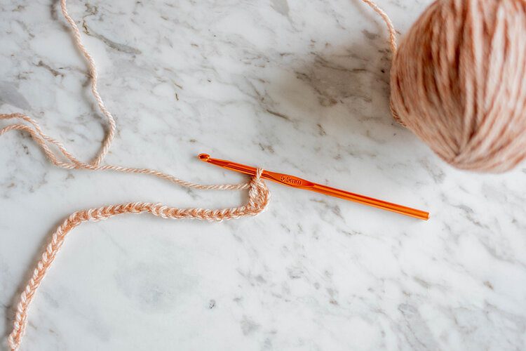 How to crochet a chunky beanie hat (free pattern) 10 PostcardsfromHawaiiHowtocrochetachunkybeaniehatfreepatterntravelblogstepbystepguideDIYcrochettutorialdoublecrochetstitch 2