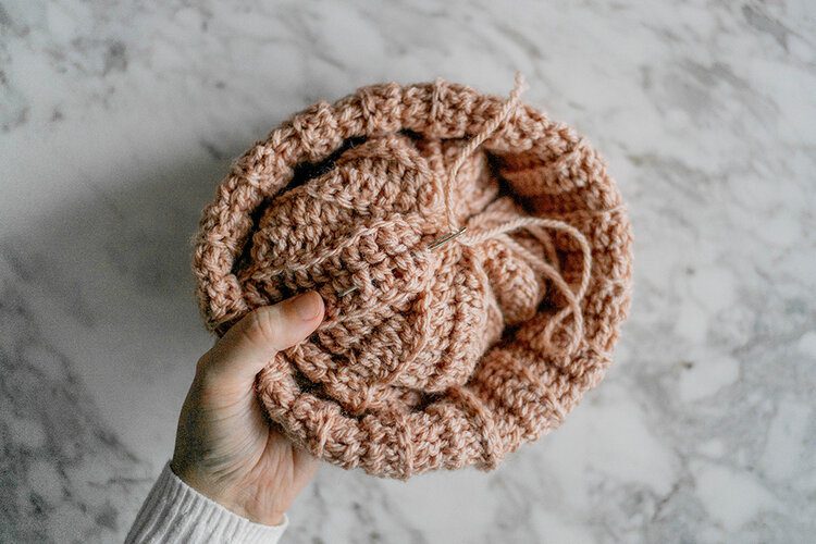 How to crochet a chunky beanie hat (free pattern) 29 PostcardsfromHawaiiHowtocrochetachunkybeaniehatfreepatterntravelblogstepbystepguideDIYcrochettutorialdoublecrochetstitch 3 2