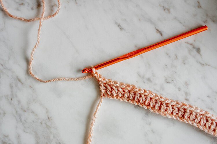 How to crochet a chunky beanie hat (free pattern) 11 PostcardsfromHawaiiHowtocrochetachunkybeaniehatfreepatterntravelblogstepbystepguideDIYcrochettutorialdoublecrochetstitch 3