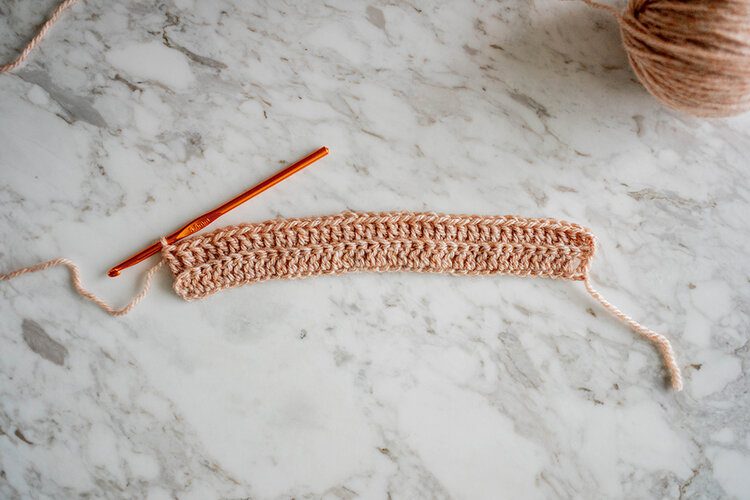 How to crochet a chunky beanie hat (free pattern) 13 PostcardsfromHawaiiHowtocrochetachunkybeaniehatfreepatterntravelblogstepbystepguideDIYcrochettutorialdoublecrochetstitch 4