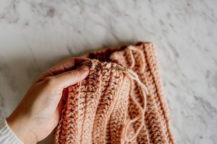 How to crochet a chunky beanie hat (free pattern) 21 PostcardsfromHawaiiHowtocrochetachunkybeaniehatfreepatterntravelblogstepbystepguideDIYcrochettutorialdoublecrochetstitch 6