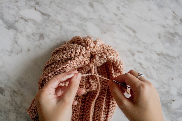 How to crochet a chunky beanie hat (free pattern) 24 PostcardsfromHawaiiHowtocrochetachunkybeaniehatfreepatterntravelblogstepbystepguideDIYcrochettutorialdoublecrochetstitch 7