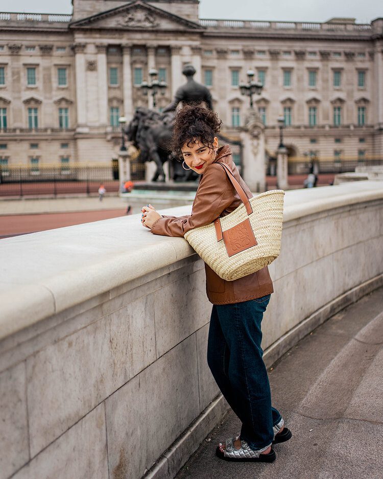 6 royal landmarks in London to visit 3 PostcardsfromHawaiiPFH6royallandmarksinLondontovisitBuckinghamPalace 2