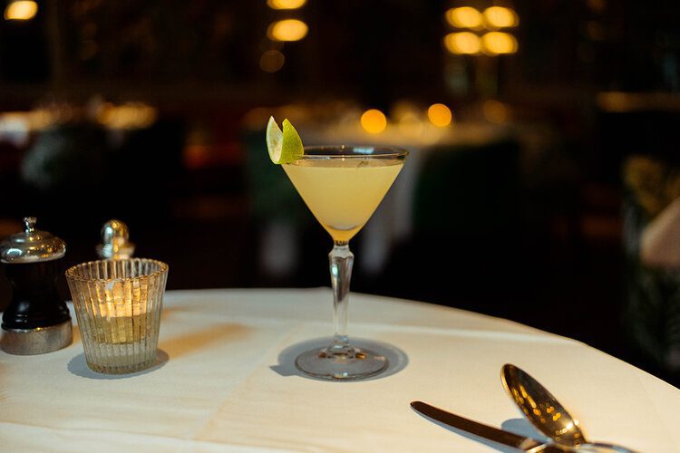 Top 6 classic English cocktail recipes 4 PostcardsfromHawaiiPFHTop6classicEnglishBritishcocktailsGimlet