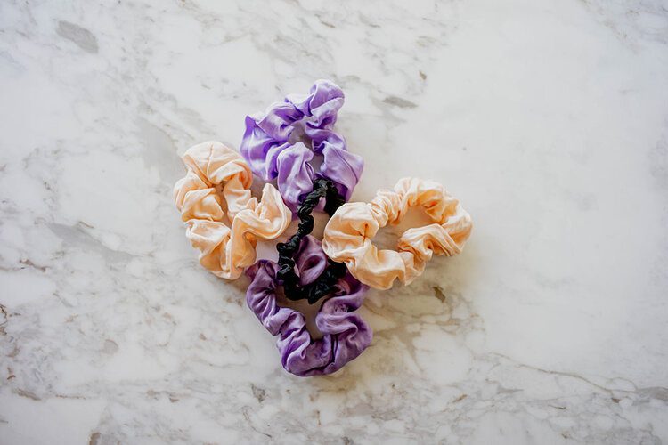 Sustainable styling with Only Curls - low waste haircare for curls 8 PostcardsfromHawaiiSustainablestylingwithOnlyCurlslowwastehaircareforcurlsplasticfreelowwastecurlyhairshampoobarsilkscrunchies
