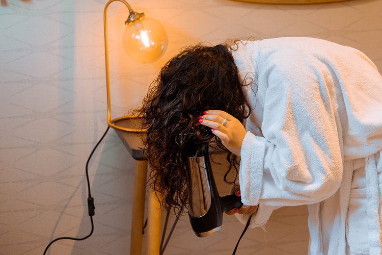 Embrace your curls with Umberto Giannini 13 UmbertoGianniniCurlyhairCurlJellyHawaiiStep by stepHowtoDiffuserHairdryer